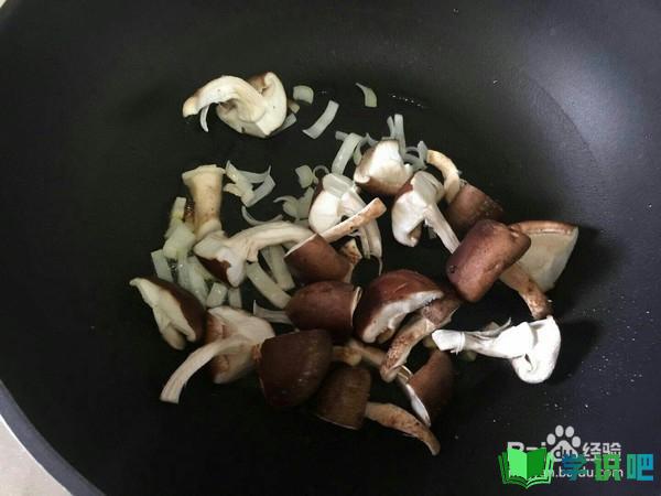 如何做出香菇油菜的步骤？