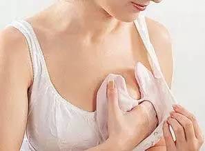 哺乳期妈妈乳房胀痛怎么办？