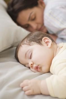 新生儿睡觉容易醒该怎么办？ 第3张
