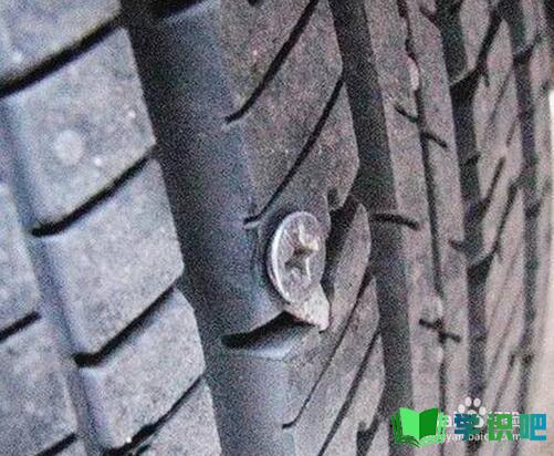 车轮胎被扎了钉子怎么办？