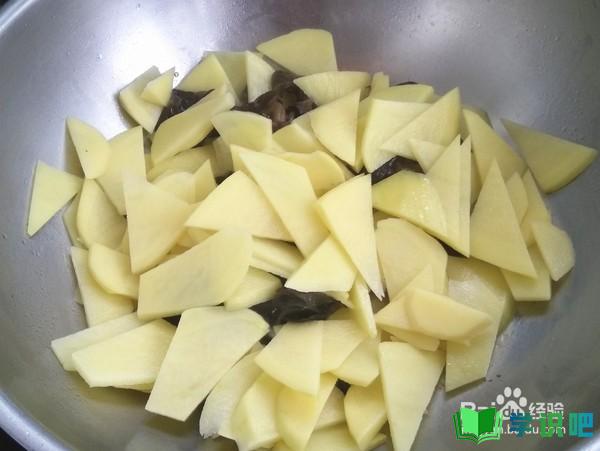 木耳和土豆怎么做简单好吃？ 第5张